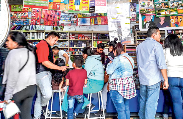 Entre mil y mil 500 en gasto de útiles escolares