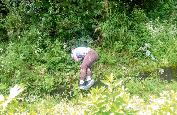 Encuentran a varón sin vida en una barranca