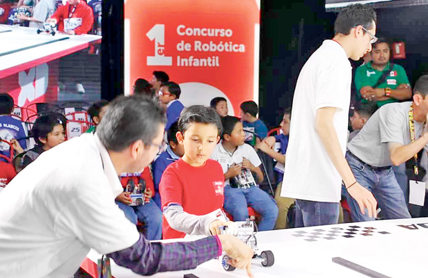 Enseñan robótica pedagógica a niños