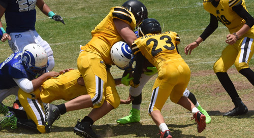 UNO DE los partidos más parejos que brindaron los Borregos ante Jaguares. Foto: Víctor Cruz / Sol de Irapuato