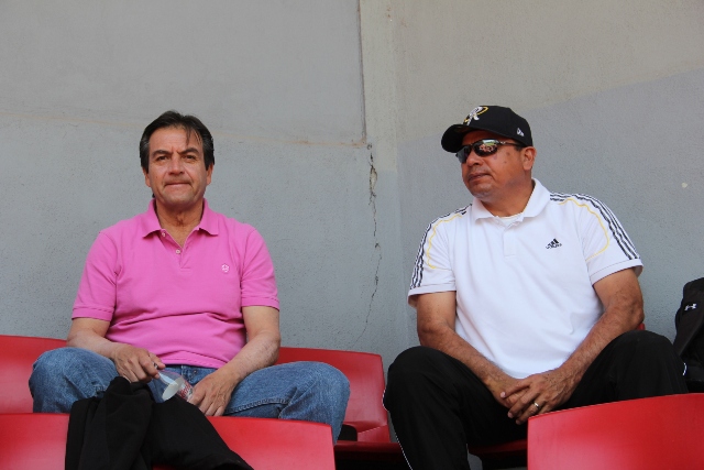 EL PRESIDENTE Ejecutivo de Rieleros, Armando Medina González y su gerente José Luis García Rivas, no descansan, quieren al equipo en los playoffs.