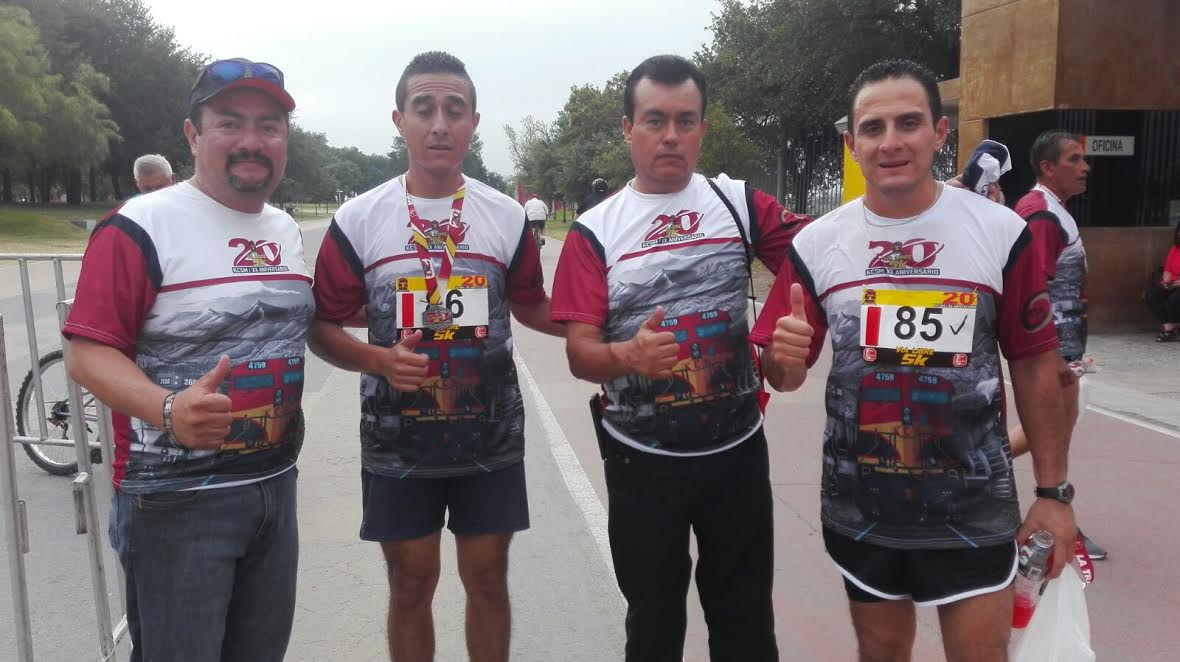 LOS HERMANOS Sergio y José de Jesús Medina Llamas ocuparon el segundo y tercer lugar de la carrera atlética nacional por el 20 aniversario del Ferrocarril Kansas, que tuvo lugar en la ciudad de Monterrey.