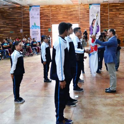 EL GOBERNADOR Martin Orozco Sandoval abanderó la delegación que va a la Paralimpiada Nacional.
