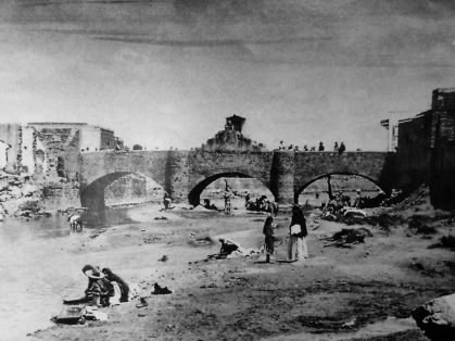 Antiguo puente del Coecillo, dinamitado en 1889 por Don Luis Long para construir el puente Barón.