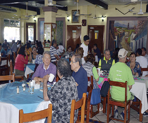 Cruceristas disfrutan Jueves Santo en este puerto