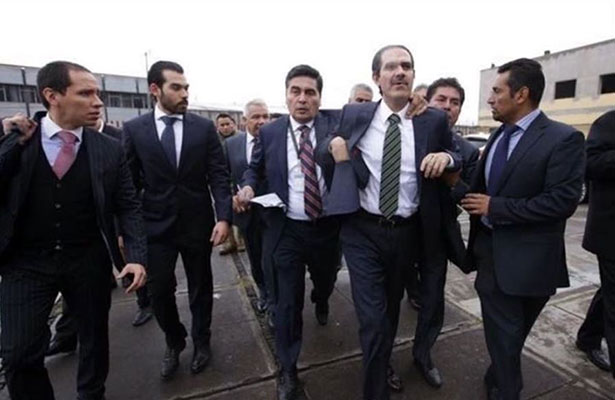 Padrés reapareció para aclarar su situación ante la justicia. Foto: El Sol de Hermosillo