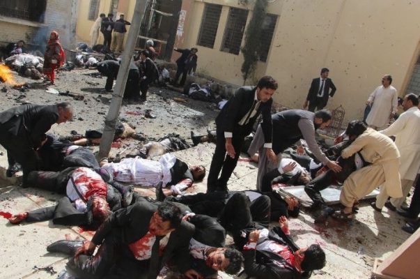 1er lugar: Pakistan Bomb Blast. Jamal Taraqai, Pakistan, European Pressphoto Agency.