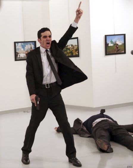 1er lugar: An Assassination in Turkey. Burhan Ozbilici, Turkey, The Associated Press.