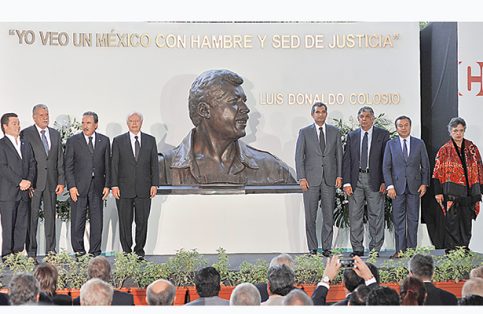 A 23 años de su muerte, en la sede nacional del PRI, el Comité Ejecutivo Nacional, los sectores priístas y la Fundación Colosio rindieron homenaje al que fuera su candidato a la Presidencia de la República.