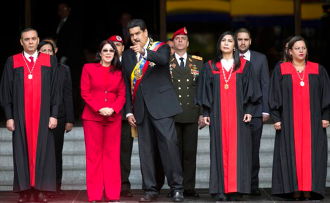 El Tribunal Supremo de Venezuela dictaminó que puede hacerse cargo de las responsabilidades asignadas al Congreso. Foto: AP