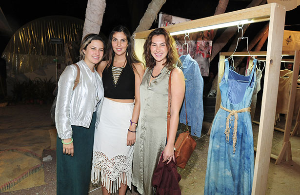 MIA OURGANT con Andrea y Katia Guzmán.