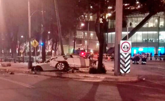 Así rescataron a sobreviviente de mortal choque en Reforma