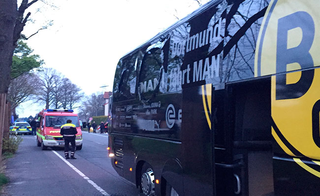 Junto al autobús del Borussia se produjeron "tres explosiones". Foto: AP