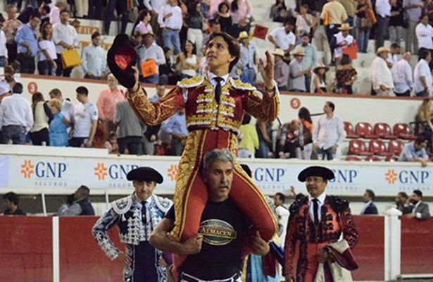 EL peruano abrió la puerta grande antes de volver a España.