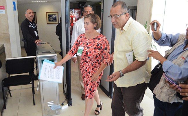 Eva Cadena, asistió a la FiscalÍa General del Estado a interponer una denuncia contra quien resulte responsable por la filtración de dicho material
