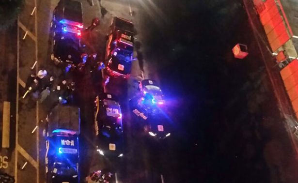 Atropella a policías para evitar retén; deja a una con muerte cerebral