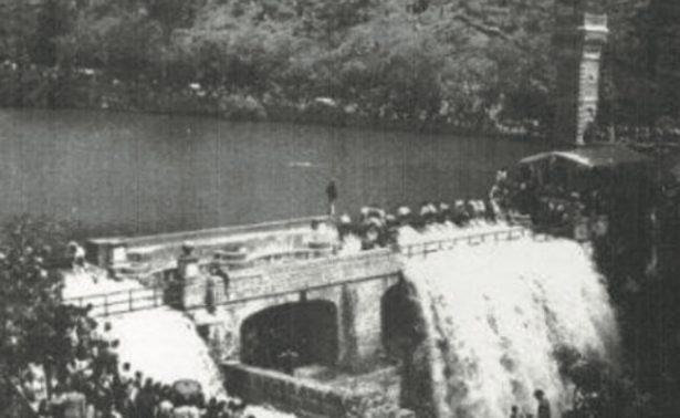 POSTAL ANTIGUA de la apertura de la Presa de la Olla. Foto Josaphat Rodríguez