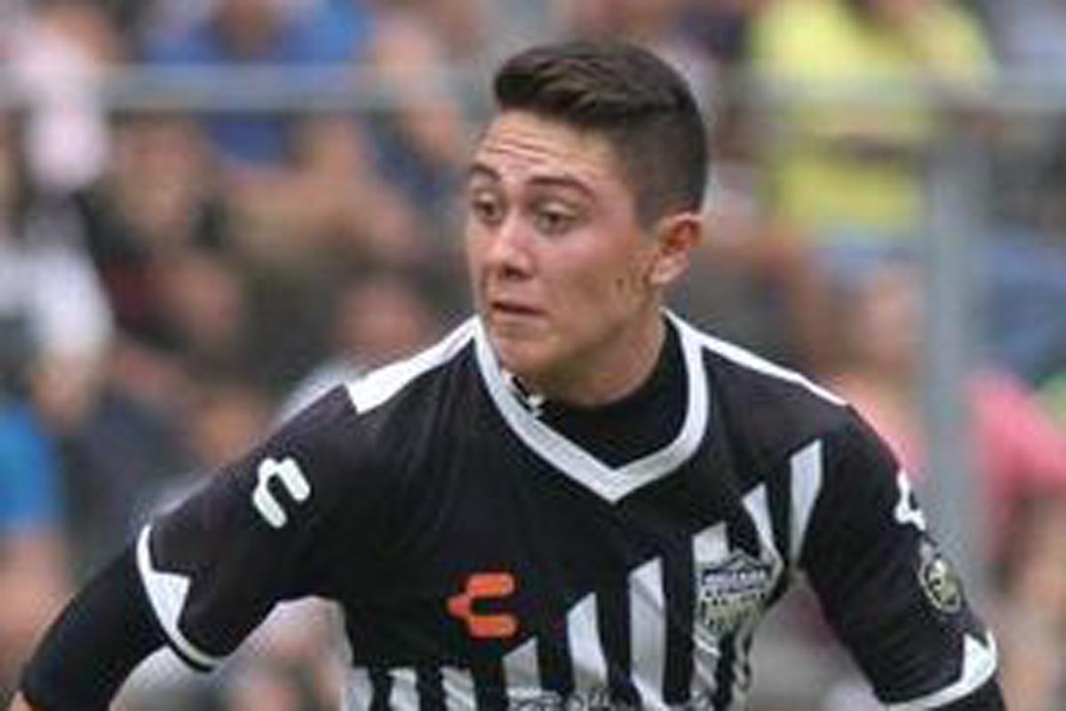 ZENÓN Guzmán, habilidoso delantero orizabeño inicia carrera con los Tiburones Rojos Sub 17, vaho la dirección de Carlos Casarín quien lo solicitó a la directiva de Albinegros, al igual que al defensa Axel Zamora3