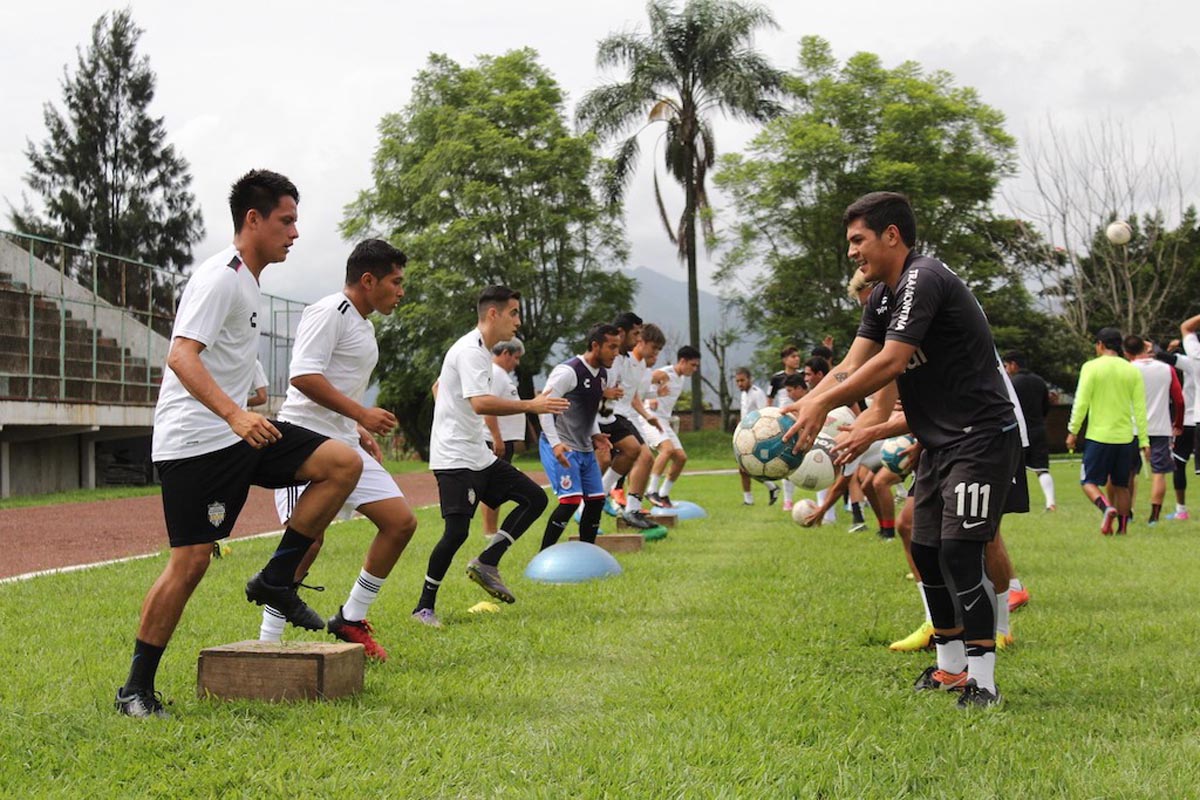 ALBINEGROS de Orizaba viajará este sábado con destino a Tulancingo, Hidalgo, donde pernoctarán y permanecerán concentrados para el partido que sostendrán mañana contra Satélites de la localidad en su primer duelo como visitantes.
