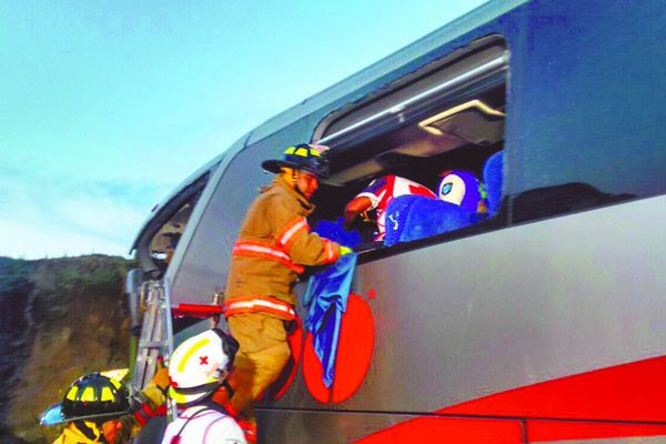 Choque en autopista de Puebla deja un muerto y 30 heridos Choque en autopista de Puebla deja un muerto y 30 heridos