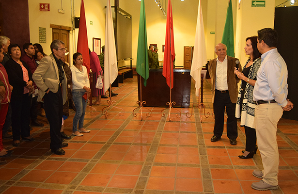 LUEGO de inaugurada la Expo colectiva, los artistas plásticos compartieron con los asistentes, detalles sobre su respectiva obra.