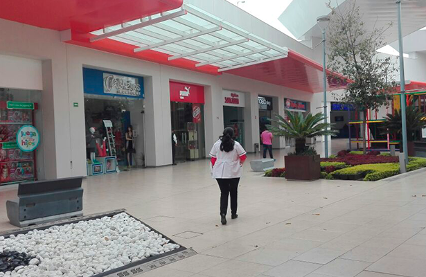 SOLITARIOS los pasillos de Plaza Galerías fueron propicios para los ladrones que no desaprovecharon la oportunidad que se les presentó para atracar.