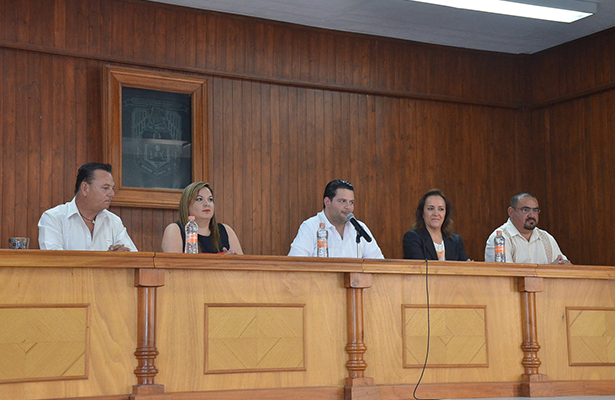 JOSÉ Manuel Sánchez, Almendra Ríos, Martín Feregrino, Alejandra Zamudio y Enrique Ramírez, abogados y catedráticos que integraron el sínodo.