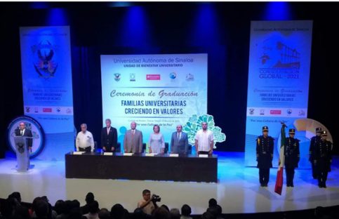 Se gradúan familias y crecen en valores
