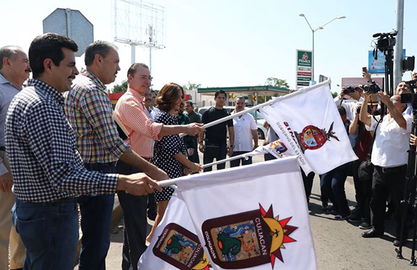 Quirino da banderazo de construcción a puente sobre el bulevar Rolando Arjona en Culiacán