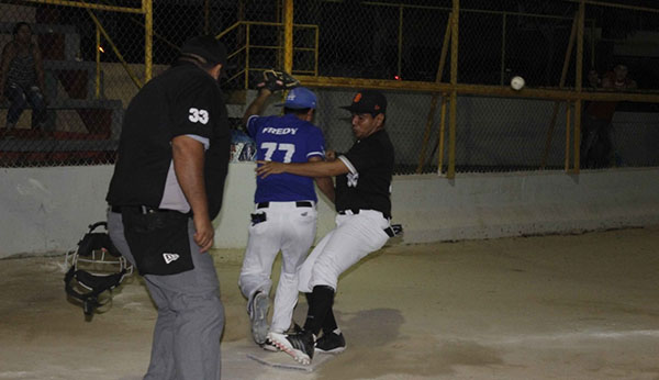VÍCTOR Ruiz anota en la séptima. Foto: Cortesía