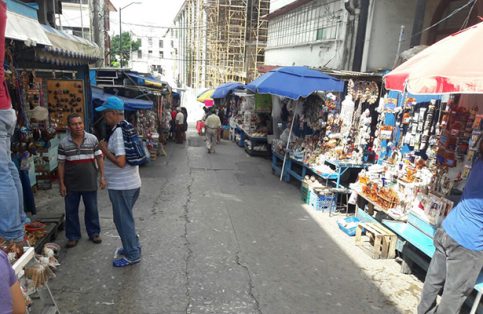 Repuntan ventas artesanos de la bajada Juárez.