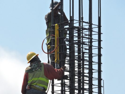 Construyen 48 edificios, algunos generan protestas