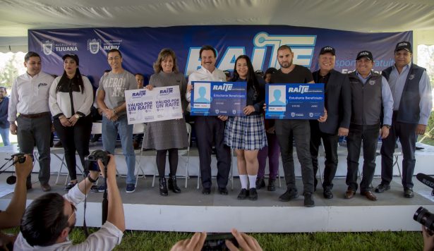 Entregan la beca Raite a estudiantes