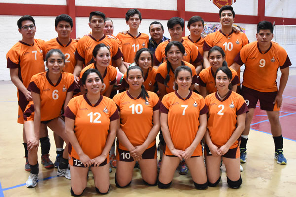 Jugadores de la Universidad Autónoma del estado de Hidalgo participan en el voleibol de la Universiada Regional. / Everardo NAVA