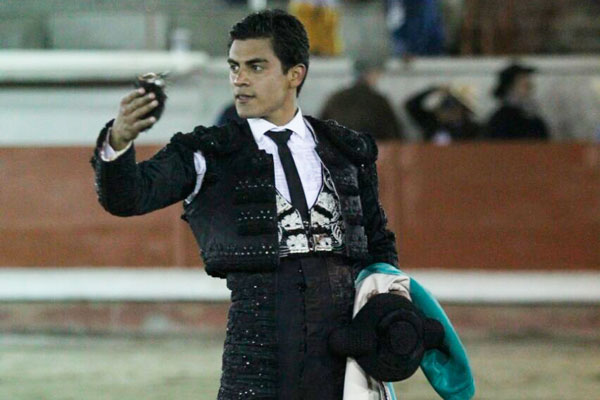 Gerardo Rivera se llevó una oreja de su segundo