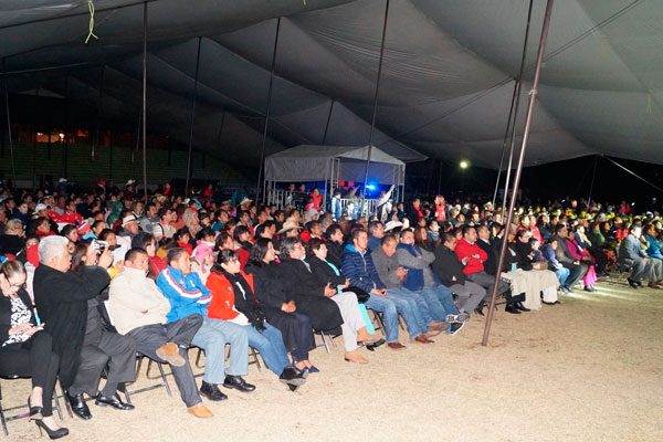 Habitantes del municipio e invitados especiales presenciaron la inauguración de la Feria de San José y el Pulque Nanacamilpa 2017. / Manuel MORALES