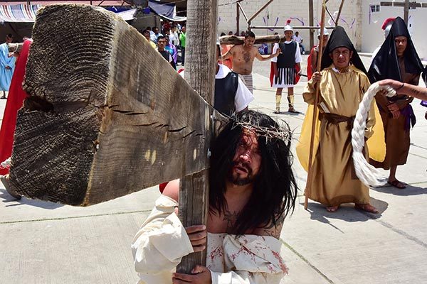 Como ya es tradición desde hace 23 años, ayer se llevó a cabo el “Viacrucis penitenciario” en el Centro de Reinserción Social de Tlaxcala. / Héctor LORENZO