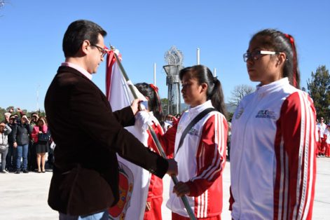 El secretario de Educación Pública, Manuel Camacho Higareda, abanderó a la delegación deportiva. / Everardo NAVA