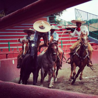 En el evento de charrería los equipos efectuarán nueve suertes, entre ellas el paso de la muerte