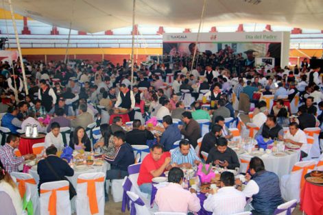 En un ambiente de camarería, el Gobierno del Estado celebró el Día del Padre, a los trabajadores de la administración estatal. / EL SOL DE TLAXCALA