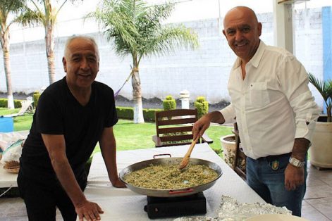 Para la ocasión, Juan Celis y Javier Tobón prepararon la paella con motivo del Día del Padre