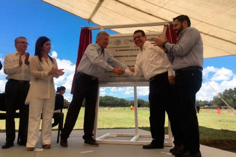 Gerardo Ruíz Esparza, titular de la Secretaría de Comunicaciones y Transportes, inauguró el Compromiso de Gobierno (CG) 250 referente a la modernización de carreteras, que beneficiará a 285 mil habitantes. / Héctor LORENZO