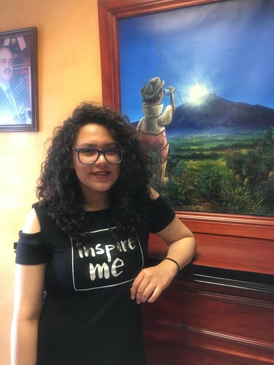 Karly en su visita a El Sol de Tlaxcala