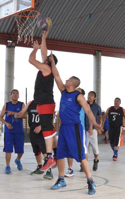 Los equipos varoniles Espartanos y Guerreros buscarán el título de la justa de basquetbol. / Everardo NAVA