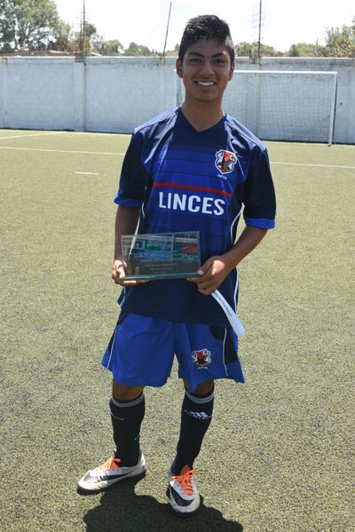 Jorge Ortiz Cortés, campeón goleador del torneo juvenil de la categoría 2001-2002 de la cancha Zona 7. / Everardo NAVA