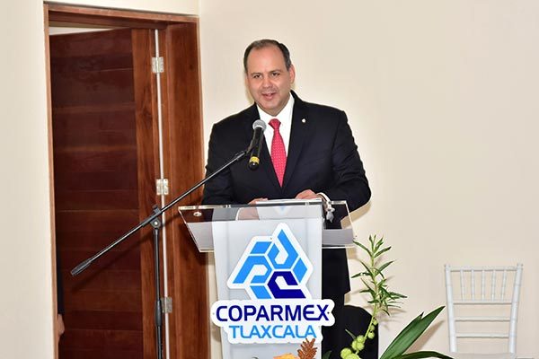 Gustavo A. Hoyos Walther, presidente nacional de la Coparmex, llamó a la unidad de todos los socios, durante la toma de protesta de los nuevos miembros del Centro Empresarial del Estado. / Héctor LORENZO