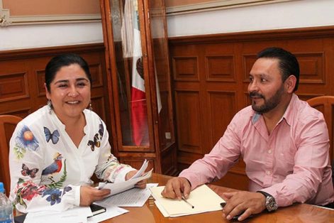 La secretaria de Gobierno, Anabel Alvarado Varela, encabezó una reunión con autoridades municipales de Hueyotlipan, quienes se comprometieron a priorizar el trabajo coordinado para dar los mejores resultados en beneficio de la ciudadanía. / EL SOL DE TLAXCALA