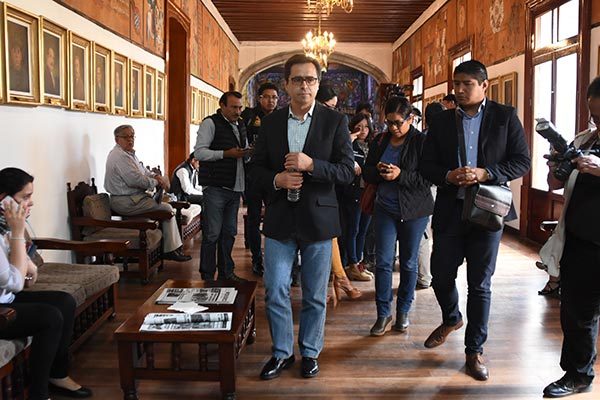 Después de haberse reunido con normalistas, el secretario de Educación Pública, Manuel Camacho Higareda, confirmó que no hubo avances en las negociaciones, de ahí que será hasta la próxima semana cuando intenten nuevamente alcanzar algún acuerdo. / Jesús LIMA