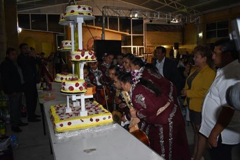 Pastel de aniversario del Mariachi Femenil de América
