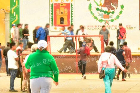 Policías rescatan a presunto asaltante que iba a ser linchado en Tlaxcala